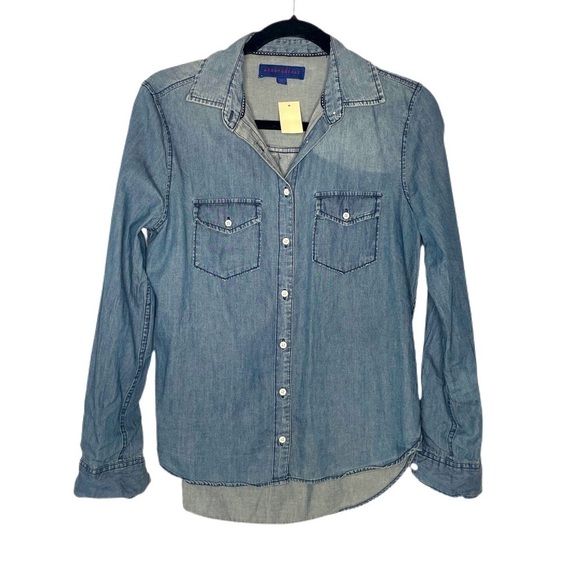 Aeropostale Tops - 𝅺Aeropostale NWT Chambray Button Down Shirt